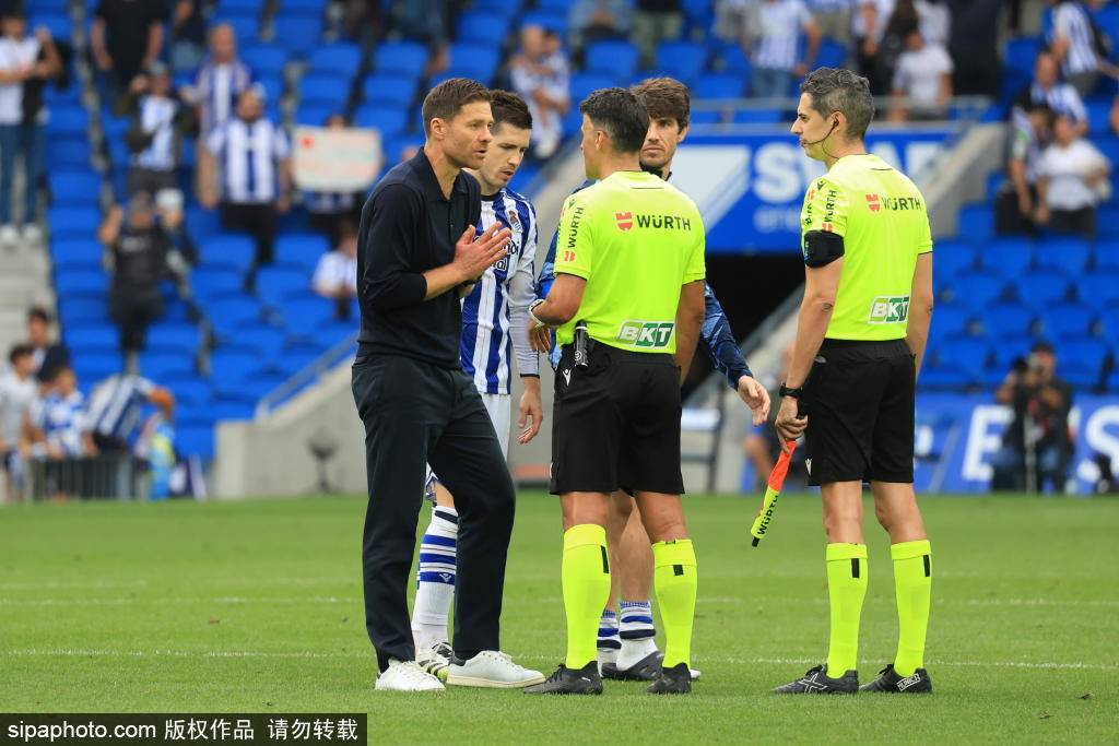 里程碑!琼阿梅尼西甲出战100场,老佛爷为其颁发纪念球衣